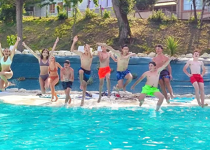 6 Pers Avec Terrasse - Api-1-52-825 مكان تخييم *